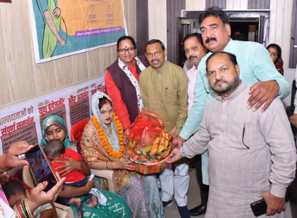 आंगन उत्सव’ में आंगनवाड़ी बहनों को साड़ी भेंट, गोधभराई-अन्नप्राशन और बेबी शो ने बढ़ाई रौनक - फोटो 2