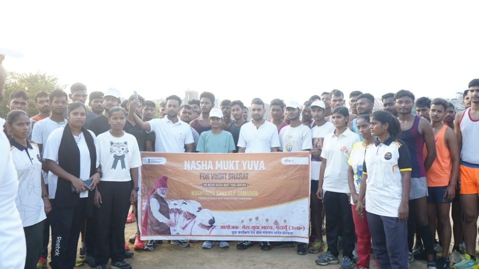 बदायूं में नशामुक्त भारत अभियान के तहत दौड़ और शपथ लेते युवा