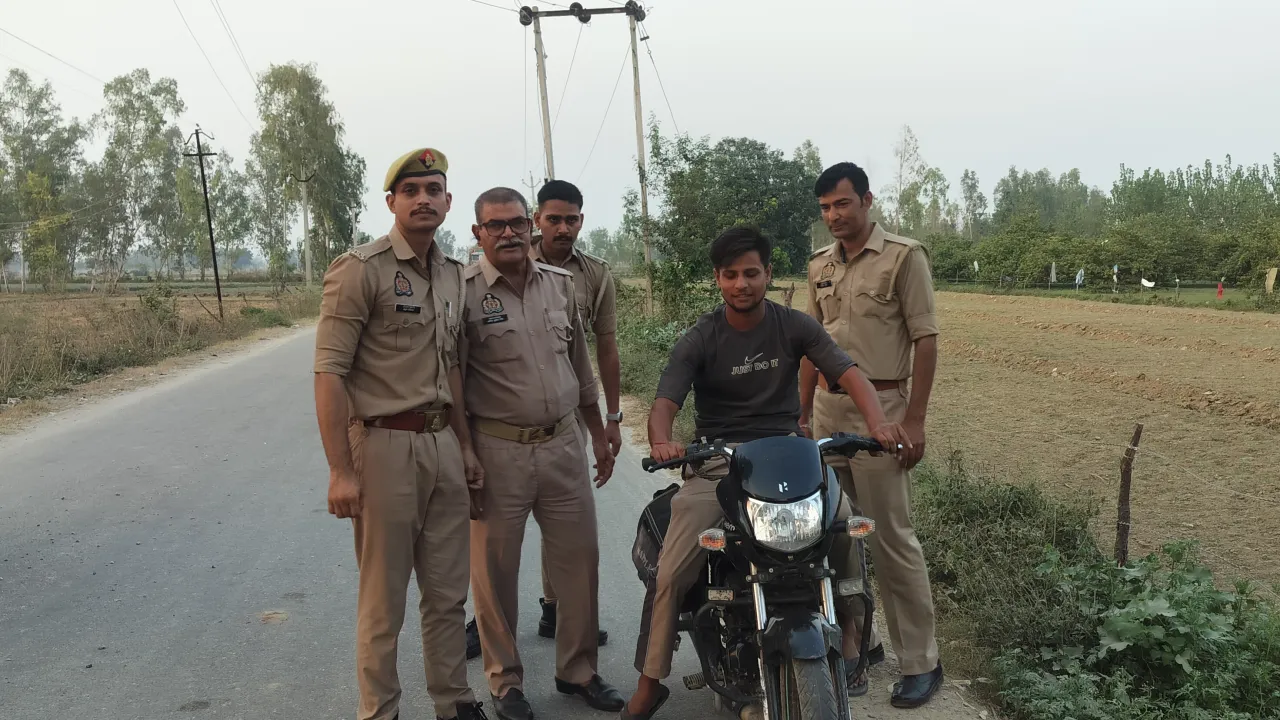 बदायूं के जगत-सखानू बाईपास पर अलापुर पुलिस का सघन चेकिंग अभियान।