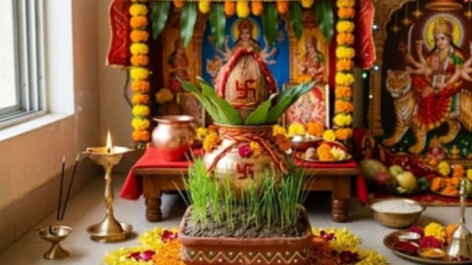 मां दुर्गा की प्रतिमा और शारदीय नवरात्रि में घटस्थापना के साथ पूजा-अर्चना का दृश्य।